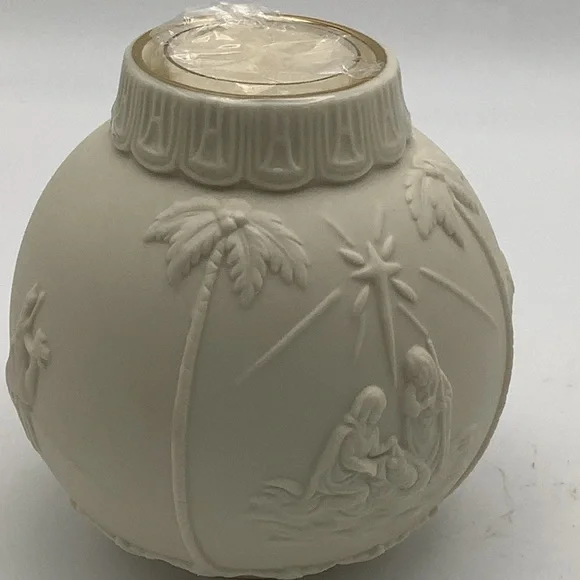 New Lenox Ornamental Glow Nativity Votive - Picture 4 of 16